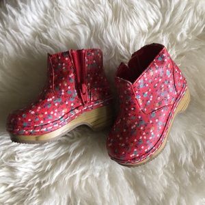 Toddler size 6 shoes